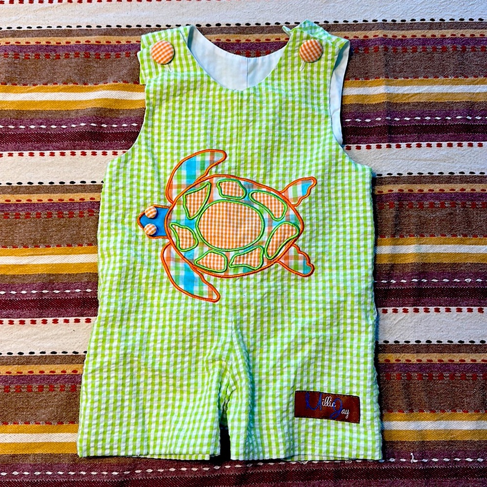 Boys Smocked turtle outfit. Super cute. In good condition.